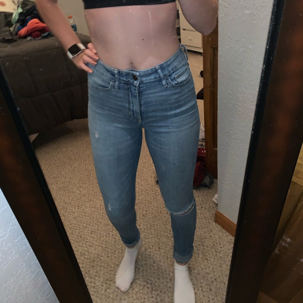 Hollister High-Wasted Jeans